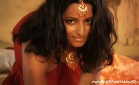 Indian broad Is ravishing When She Dances Naked For Us