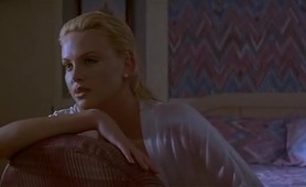 Teri HatcherCharlize, Theron in 2 Days In The Valley (1996)